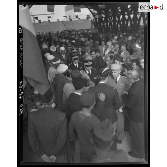 Arrivée de Marcel Naegelen, gouverneur général de l'Algérie, à la cérémonie de commémoration du 11 novembre à Alger.