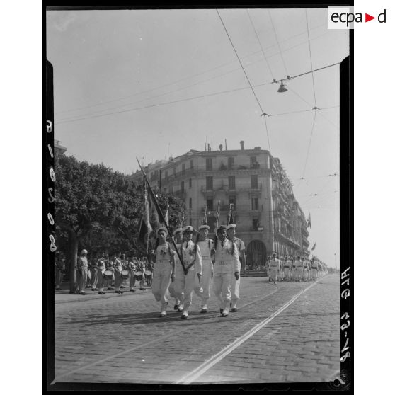 Garde au drapeau de la Marine nationale.