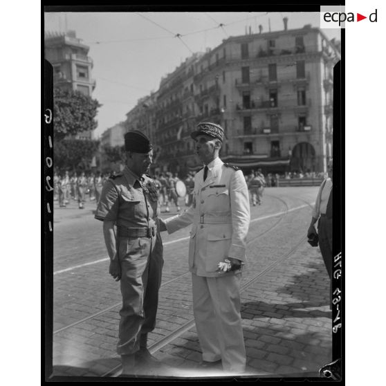 Portrait de deux autorités militaires.