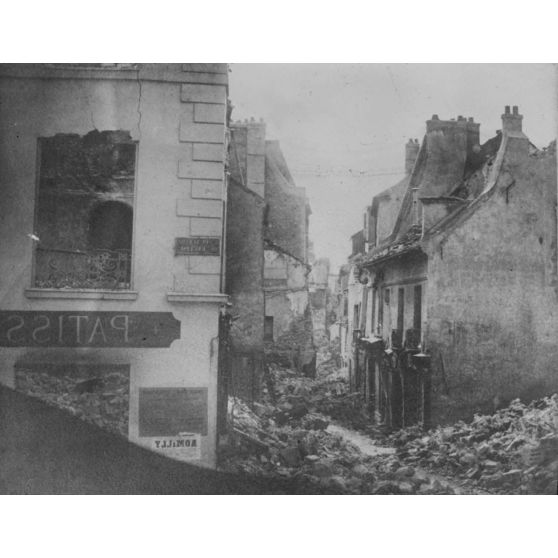 [Guerre de 1870. Saint-Cloud. Rues Royale et de l'église].