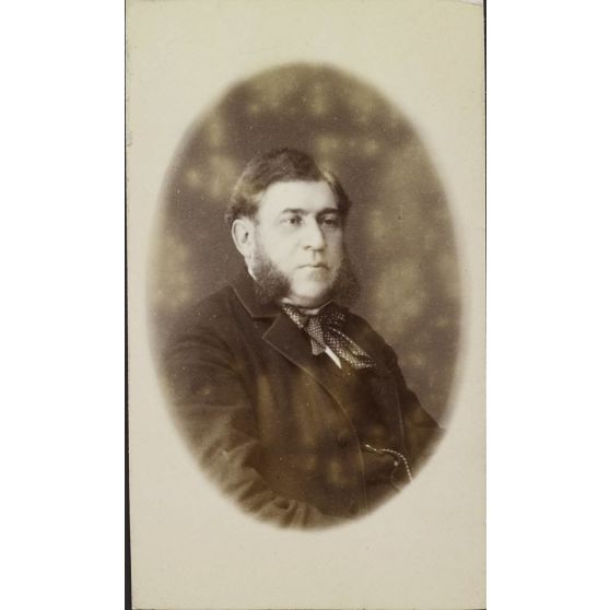 [Portrait en médaillon d'un homme de la famille Beleys avec de larges favoris].