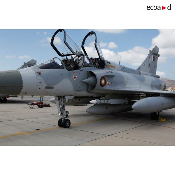 Pilotes qataris au cockpit de leur avion de combat Mirage 2000-5 QA 85 prêts au départ en mission.