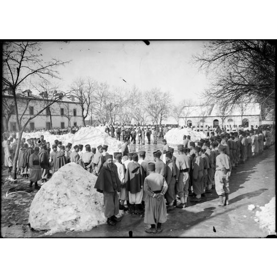 Médéa. Quartier Camus. Détachement du 1er tirailleurs algériens. Le rapport. 15-2-16. [légende d'origine]