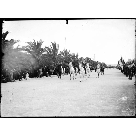 Bizerte. L'amiral Guépratte, à cheval, se rendant à la revue. 2.3.16. [légende d'origine].