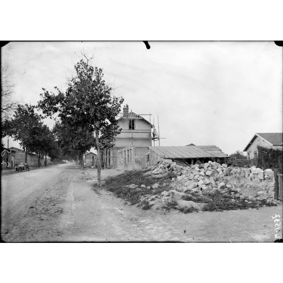 Auve. Marne. Reconstruction de maisons démolies. [légende d'origine]