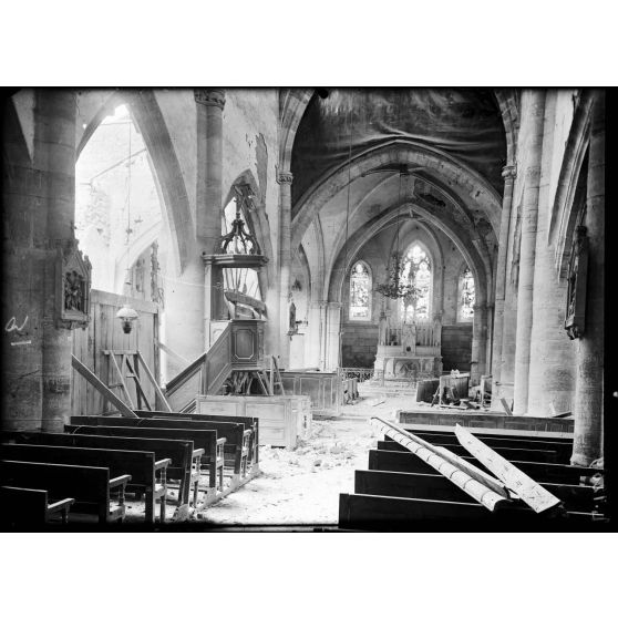 La Neuville-au-Pont, l'église. [Légende d'origine]