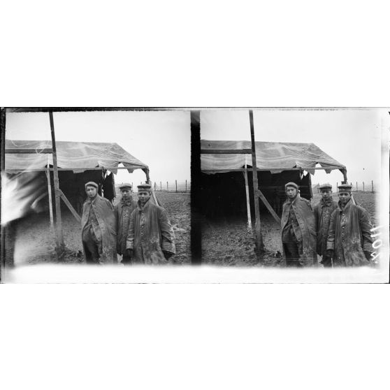 Camp de prisonniers de Souilly (Meuse). Jeunes prisonniers. [légende d'origine]