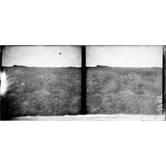 Autour du fort de Douaumont, vue du nord. [légende d'origine]