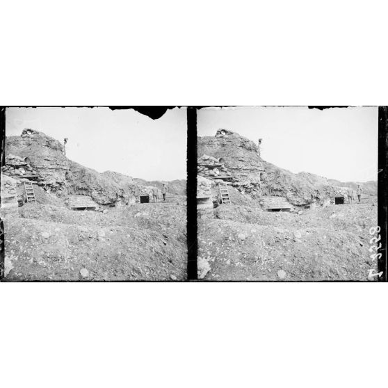 Autour du fort de Douaumont. Télégraphie optique. [légende d'origine]