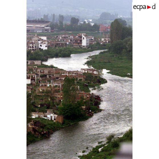 Le quartier Rom (Roma Mahala) détruit au bord du fleuve Ibar.