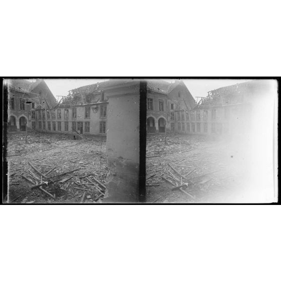 Corbie. Somme. Ruines de l'usine Bullot. [légende d'origine]