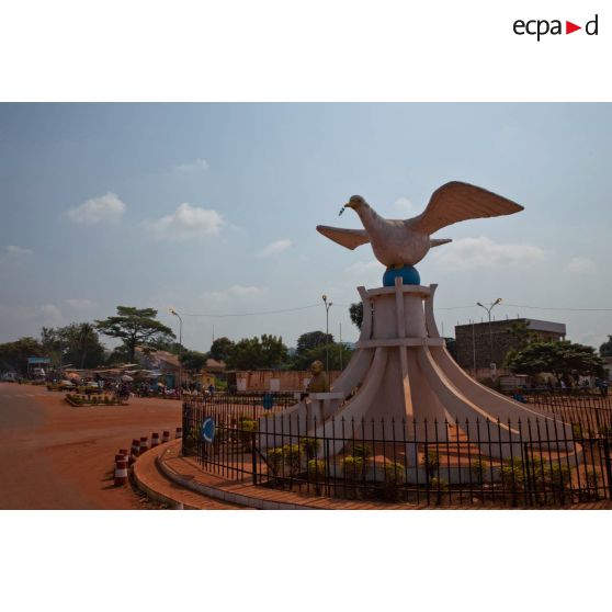 Sculpture au carrefour giratoire à Bangui.