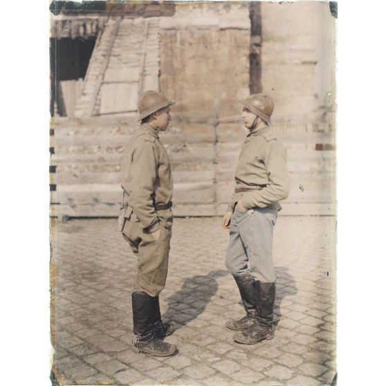 [Deux soldats russes à Reims]. [légende d'origine]