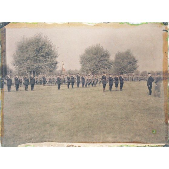 Saint-Folquin. Revue des fusiliers marins par l'amiral Ronarc'h. [légende d'origine]