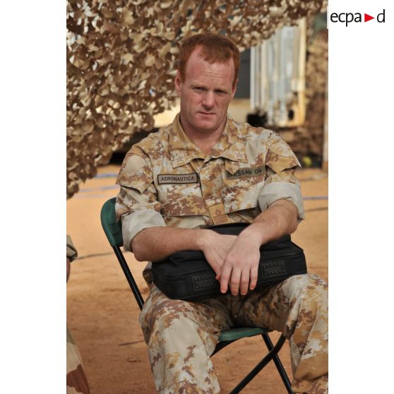 Portrait du lieutenant-colonel assistant du général d'armée Bentégeat au camp de Goz Beida.