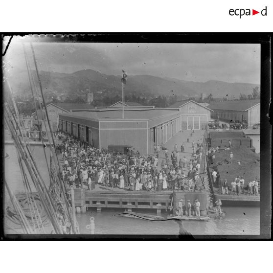 Iles Hawaï. Honolulu. Vue des quais (cliché retrouvé). [légende d'origine]