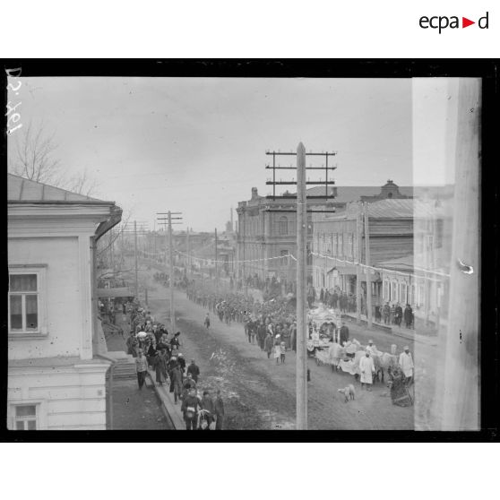 Omsk. Un enterrement en ville. [légende d'origine]