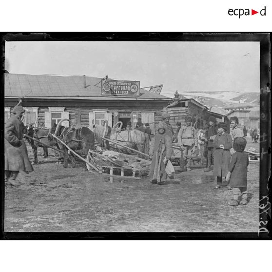 Olovianaya. Ensemble de la place du village. [légende d'origine]