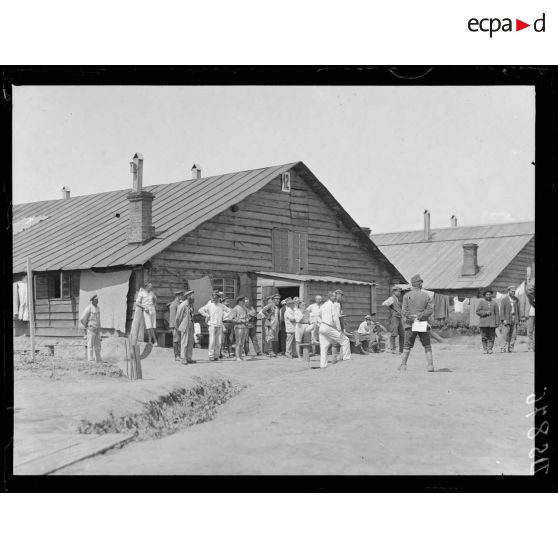 Sibérie. Camp de prisonniers à Barnaould. [légende d'origine]