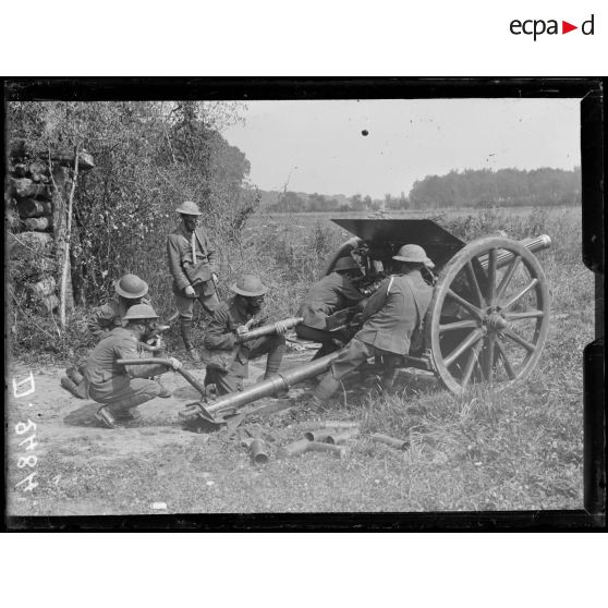 Saint-Léger-aux-Bois, Oise, pièce anglaise en action en rase campagne. [légende d'origine]