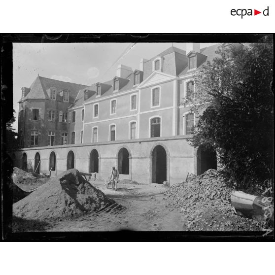 Vannes (Morbihan). Hôpital sanitaire 33. Pavillon des osseux et pulmonaires. [légende d'origine]