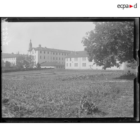 Côte-Saint-André (Isère). Hôpital sanitaire. Vue générale. [légende d'origine]