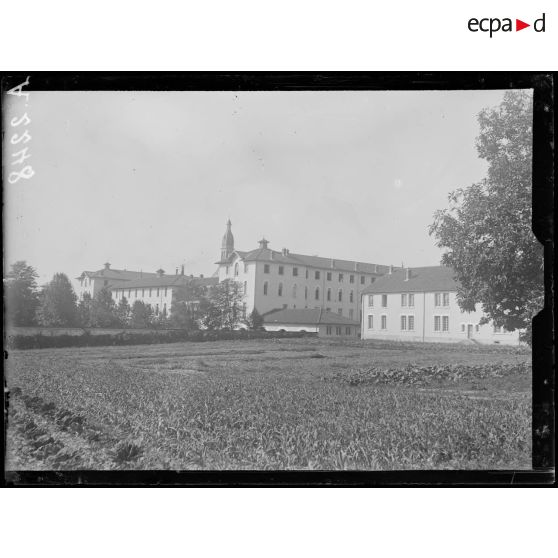 Côte-Saint-André (Isère). Hôpital sanitaire. Vue générale. [légende d'origine]