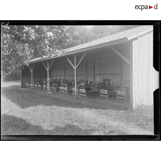 Côte-Saint-André (Isère). Hôpital sanitaire. Cure d'air ; sous-officiers. [légende d'origine]