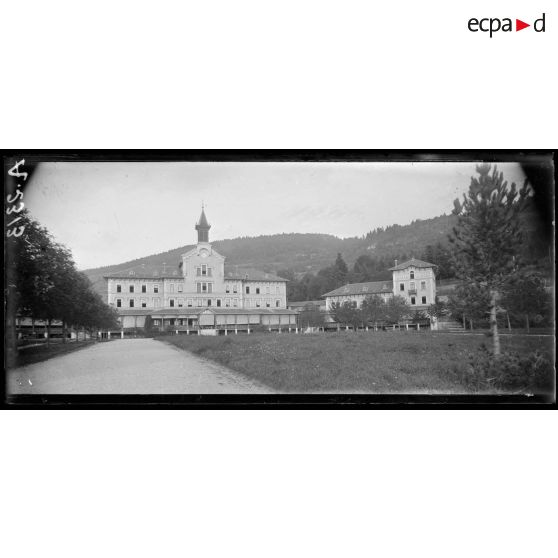 Hauteville (Manche). Sanatorium Mangini. Pavillon central et Est. [légende d'origine].