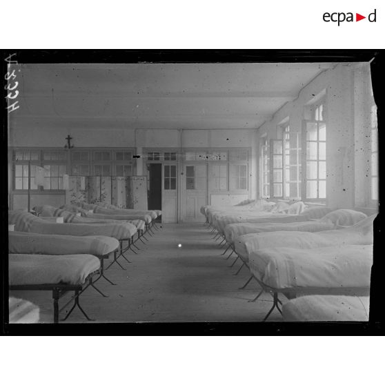 Hérouville près Caen (Calvados). Hôpital sanitaire ; une salle. [légende d'origine]