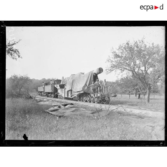 Petit-Hangest (Somme). Arrivée du canon de 400. [légende d'origine]