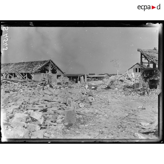 Crépy-en-Valois (Oise). Les abords de la gare. [légende d'origine]