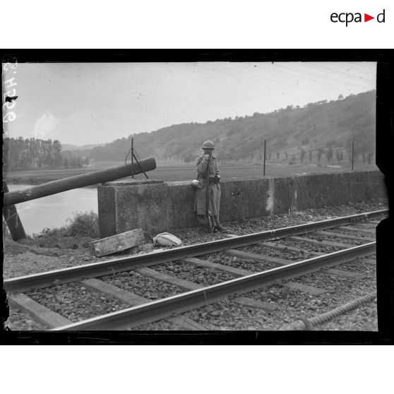 Nanteuil-sur-Marne (Seine-et-Marne). La garde du pont. [légende d'origine]