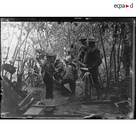 Ferme Issonges (Seine-et-Marne). Batterie américaine de 75. [légende d'origine]