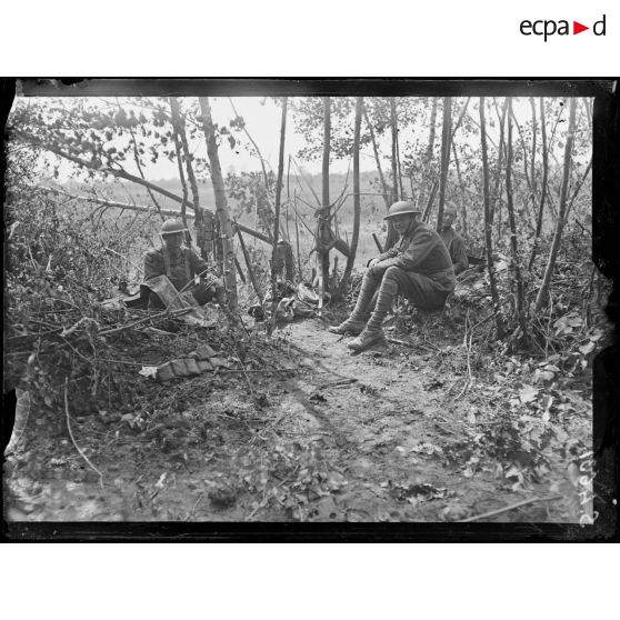 Le Bois Belleau (Aisne). Fusiliers marins américains en poste avancé. [légende d'origine]