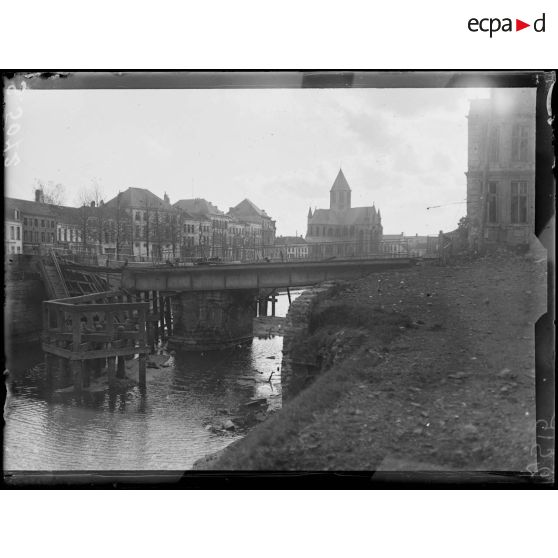 Audenarde, Belgique. Le pont du canal. [légende d'origine]