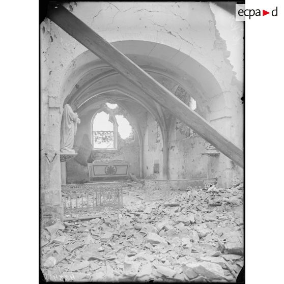 Morville-sur-Seille (Meurthe-et-Moselle). Intérieur de l'église. Le choeur. [légende d’origine]