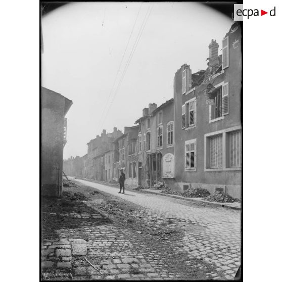 Pont-à-Mousson (Meurthe-et-Moselle). Rue principale. [légende d’origine]