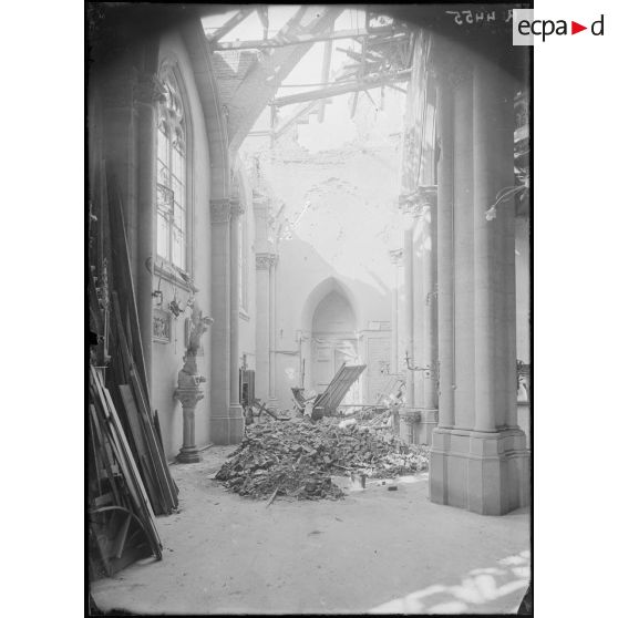 Amiens, église Saint-Martin. Un aspect de la nef. [légende d'origine]