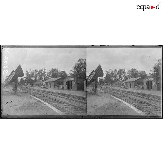 Noyon (Oise). Les quais de la gare. [légende d'origine]