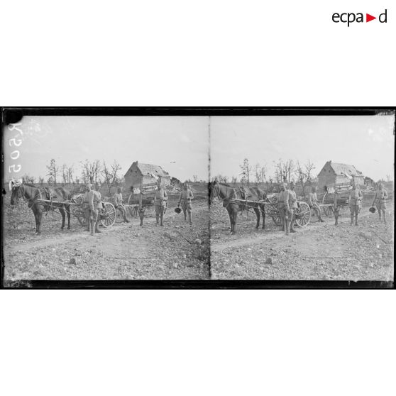 Crapeaumesnil (Oise). Soldats rassemblant du matériel allemand. [légende d'origine]