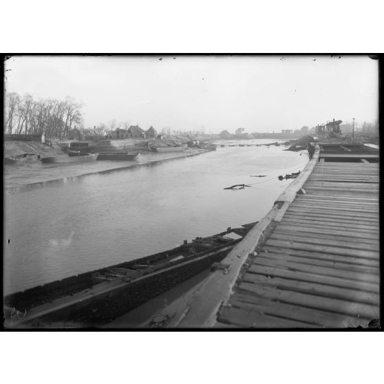 Nieuport (Belgique). Panorama pris des 5 ponts de l'Yser. [légende d'origine]