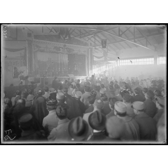 Verdun, Meuse, caserne du petit Miribel. Concert "Des Eclopés". [légende d'origine]