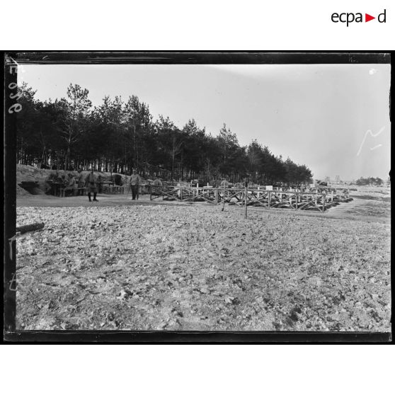 Région est d'Auberive. Bois de la Chapelle. Le cimetière. [légende d'origine]