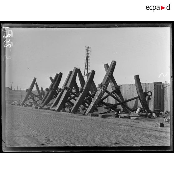 Arsenal de Cherbourg. Ancres pour gros navires. [légende d'origine]