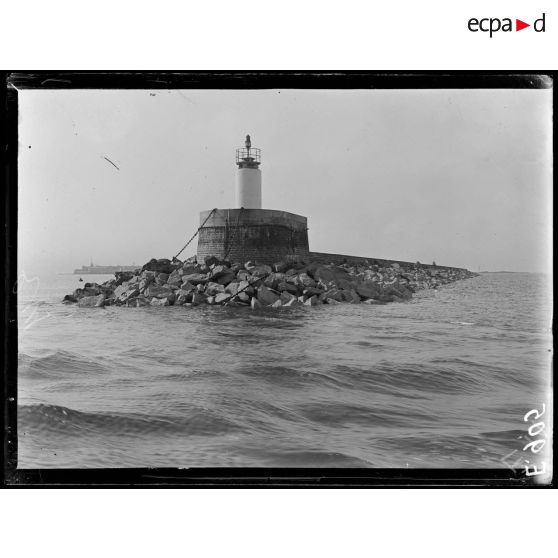 Défenses du port de Cherbourg. La passe Colignon. Passe de l'est. [légende d'origine]