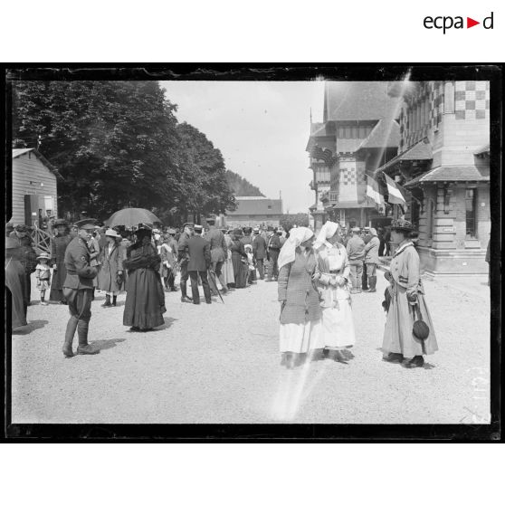 Célébration de la messe à l'hôpital canadien. Messe à Paris pour le duc de Rohan.