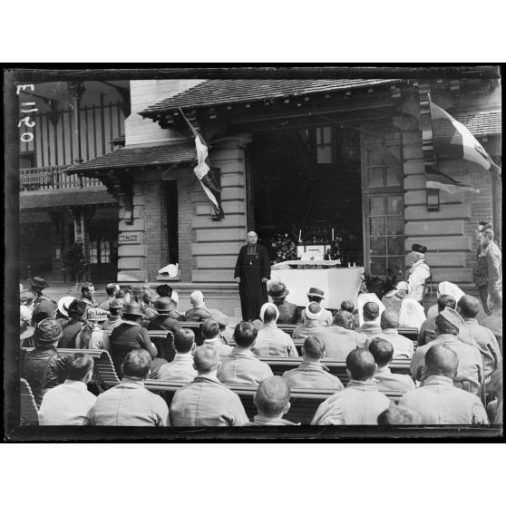 Saint-Cloud (Seine-et-Oise). Hôpital Canadien. Sermon fait par le curé de Troyon. [légende d'origine]