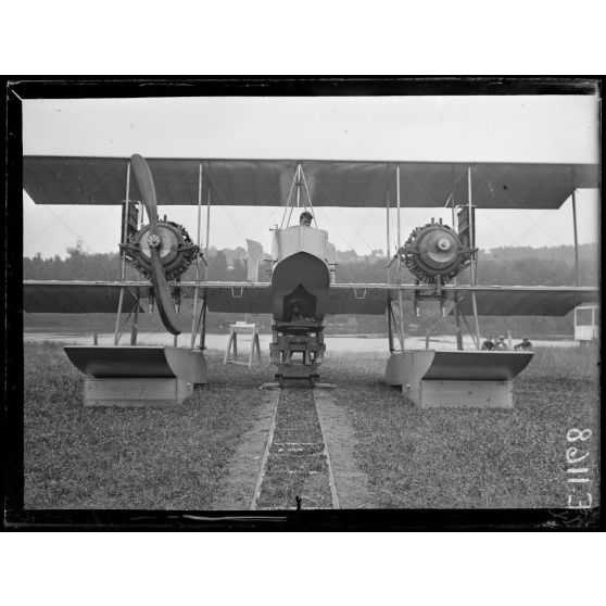 Meulan (Seine-et-Oise). Hydravion torpilleur Borel. Au moment des essais des moteurs. [légende d'origine]