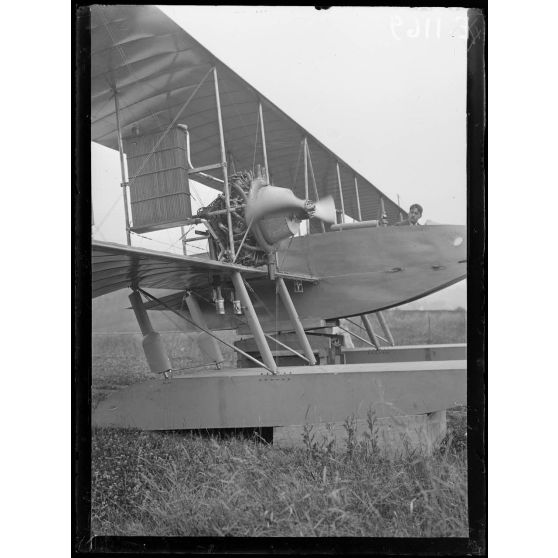 Meulan (Seine-et-Oise). Hydravion torpilleur Borel. Au moment des essais des moteurs. [légende d'origine]